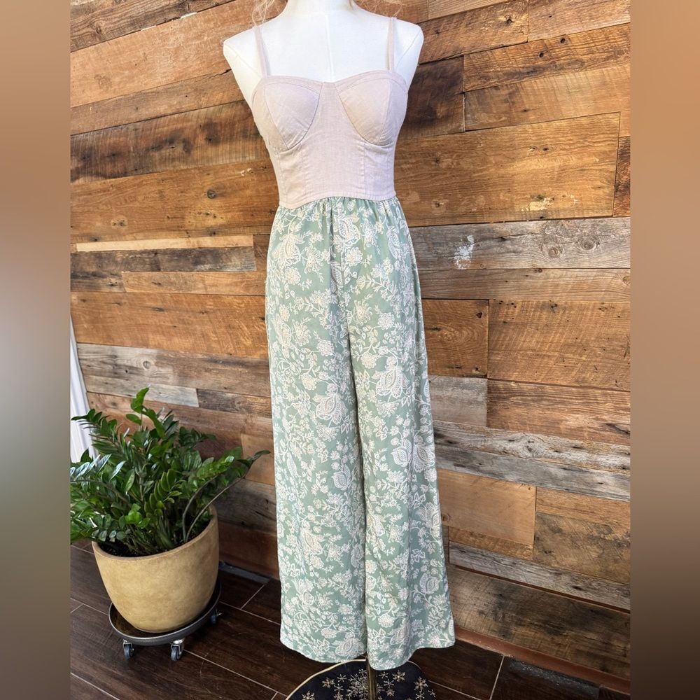 Band of the Free Floral Jumpsuit Sage Green Bustier Style Smocked Bodice Small 💚